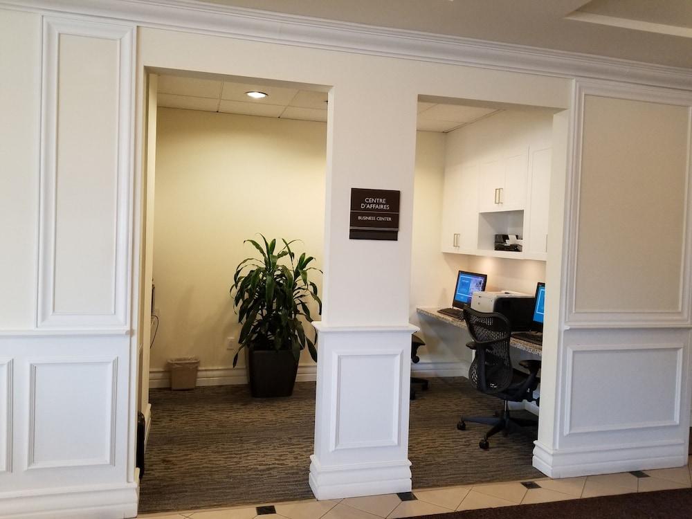 Hilton Garden Inn Montreal Airport Dorval Ngoại thất bức ảnh