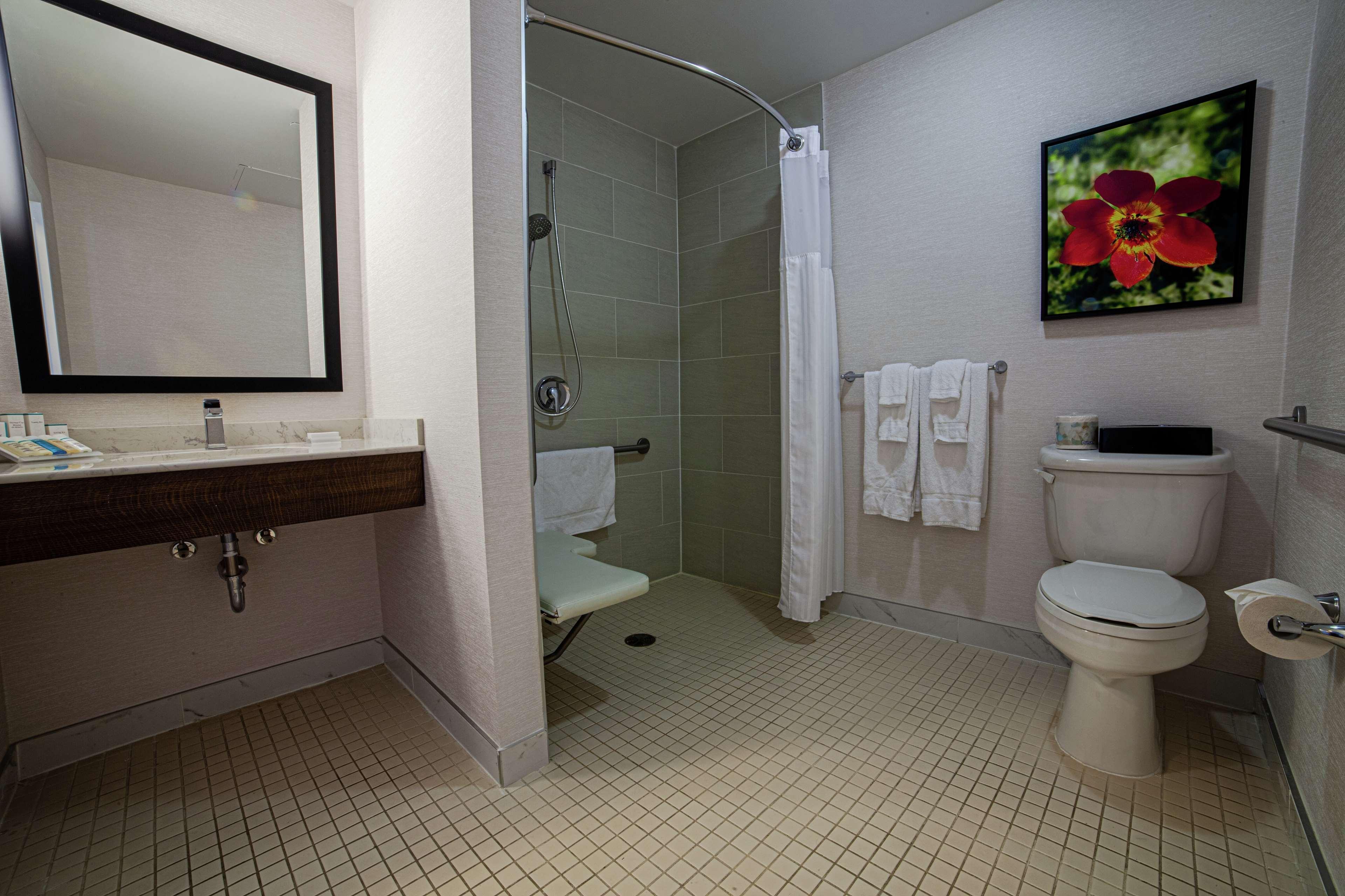 Hilton Garden Inn Montreal Airport Dorval Ngoại thất bức ảnh