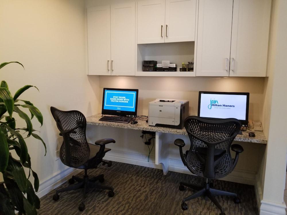 Hilton Garden Inn Montreal Airport Dorval Ngoại thất bức ảnh