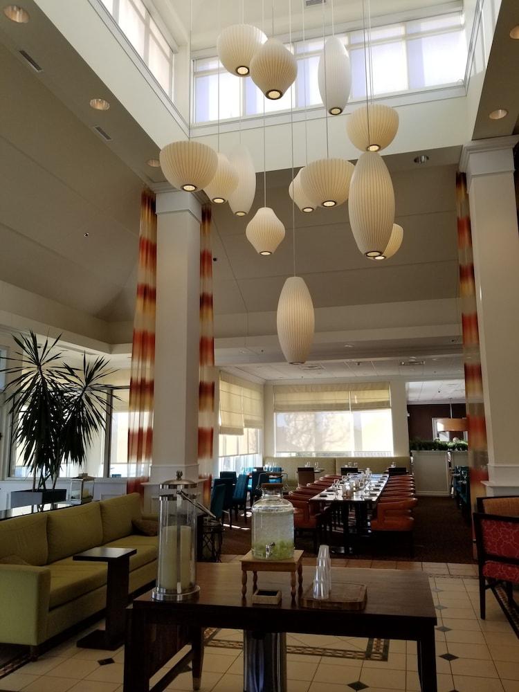 Hilton Garden Inn Montreal Airport Dorval Ngoại thất bức ảnh