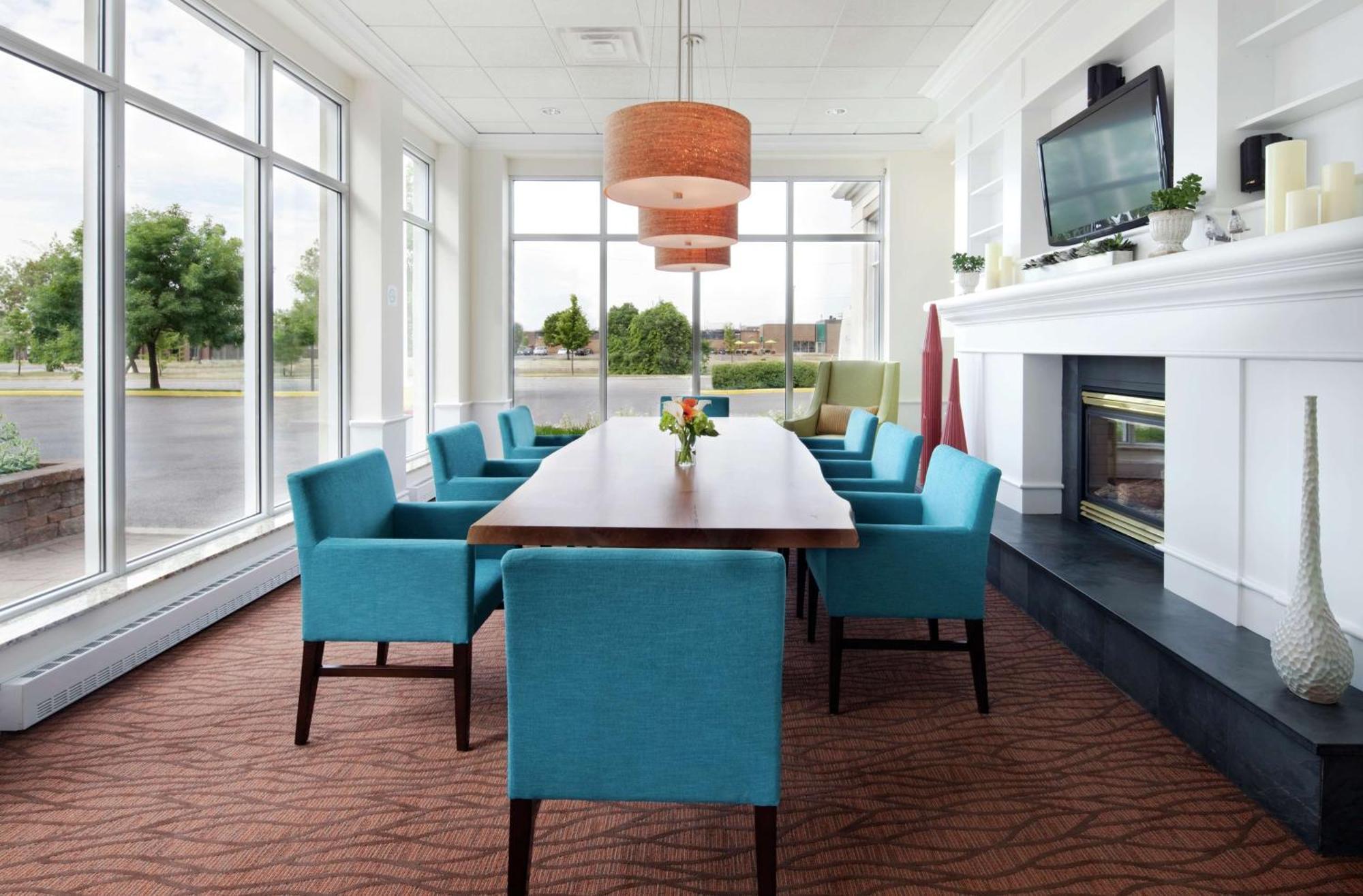 Hilton Garden Inn Montreal Airport Dorval Ngoại thất bức ảnh