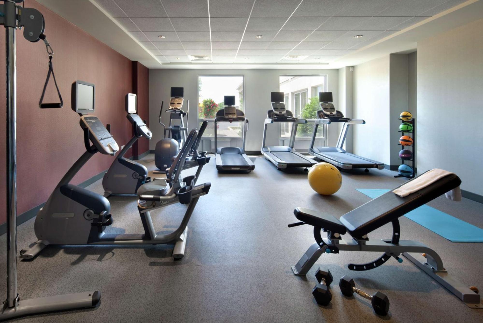 Hilton Garden Inn Montreal Airport Dorval Ngoại thất bức ảnh