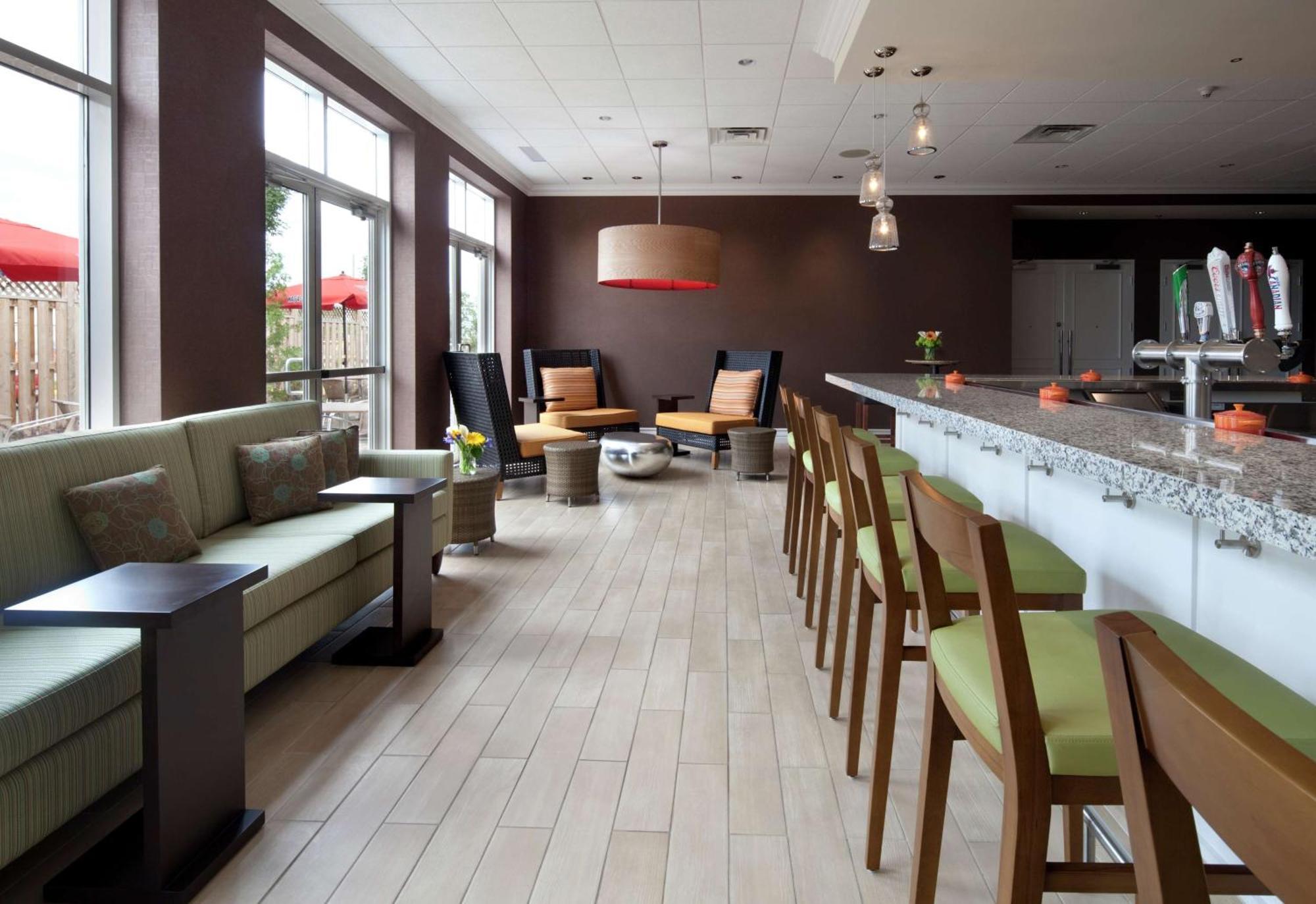 Hilton Garden Inn Montreal Airport Dorval Ngoại thất bức ảnh