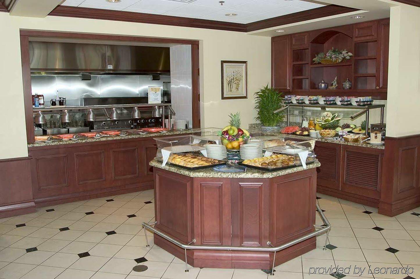 Hilton Garden Inn Montreal Airport Dorval Ngoại thất bức ảnh
