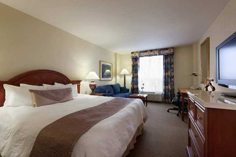 Hilton Garden Inn Montreal Airport Dorval Ngoại thất bức ảnh